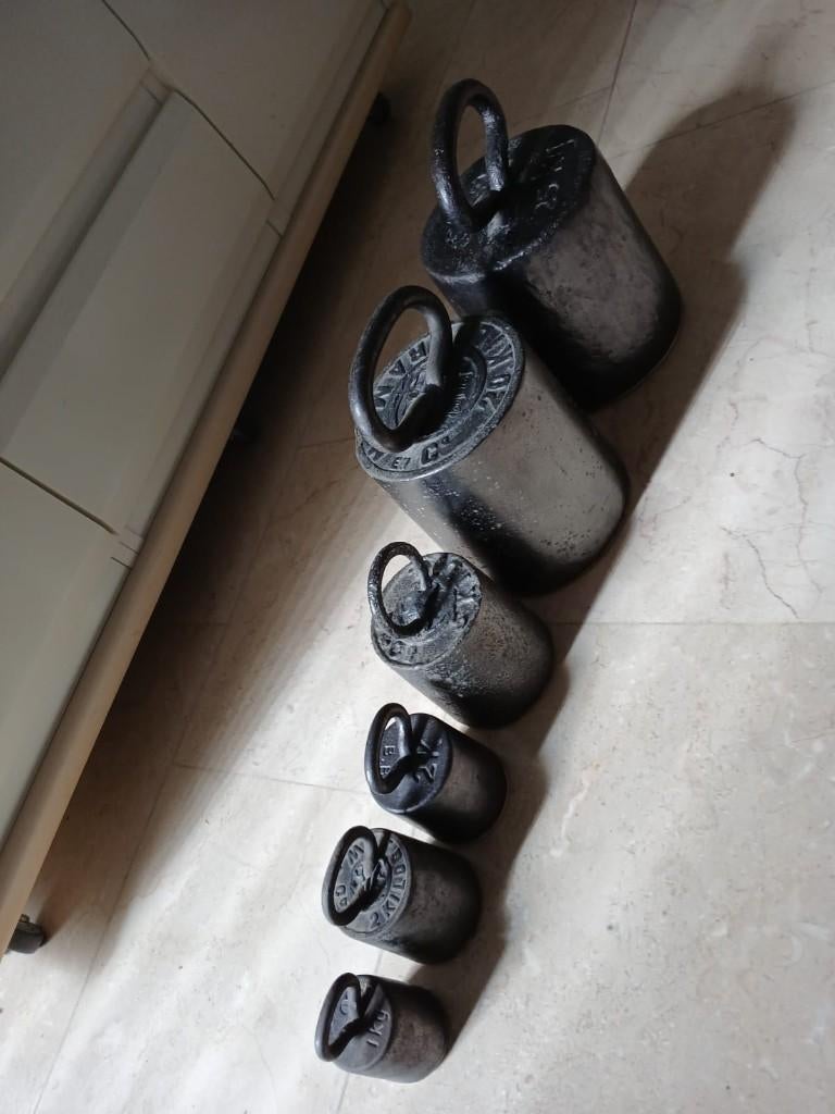 Bascule gewichten 1, 2 (2 stuks), 5 en 25kg, Antiek en Kunst, Antiek | Gereedschap en Instrumenten, Ophalen