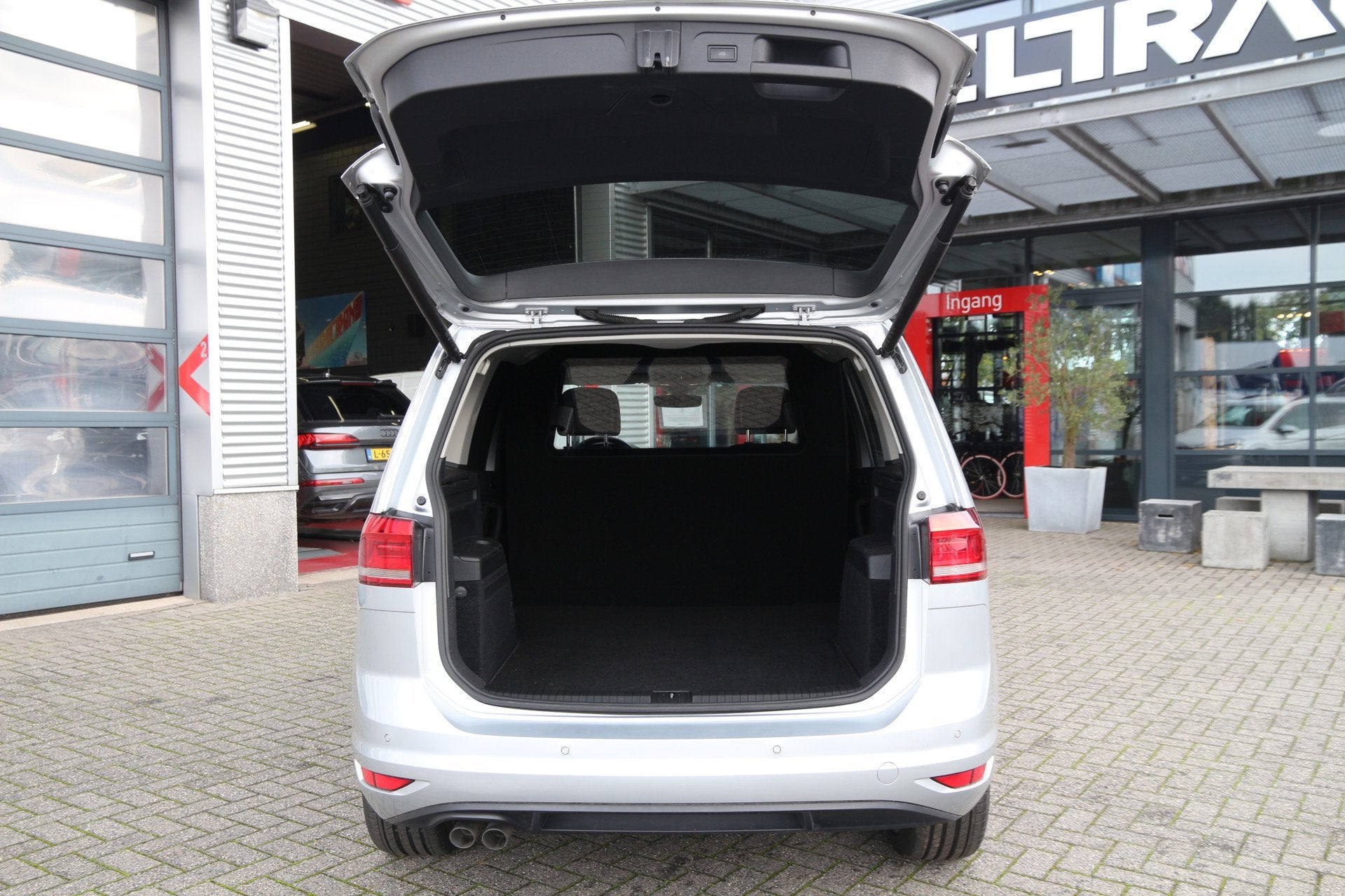Volkswagen Touran 2.0 TDI 150 | Aut. | Grijs kenteken | Virt, Auto's, Verwarmde buitenspiegels, Stof, Gebruikt, 150 pk