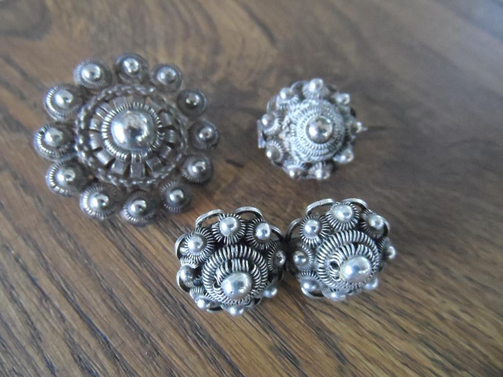 Broches - Zeeuwse knop., Ophalen of Verzenden, Zo goed als nieuw, Zilver, Overige materialen