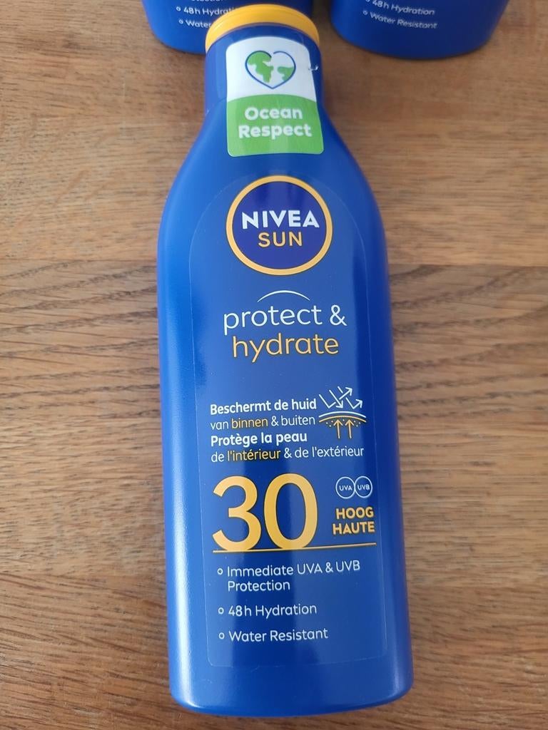 Nivea Sun Protect & Hydrate SPF 30 zonnebrandcrème, Ophalen of Verzenden, Nieuw, Gehele gezicht