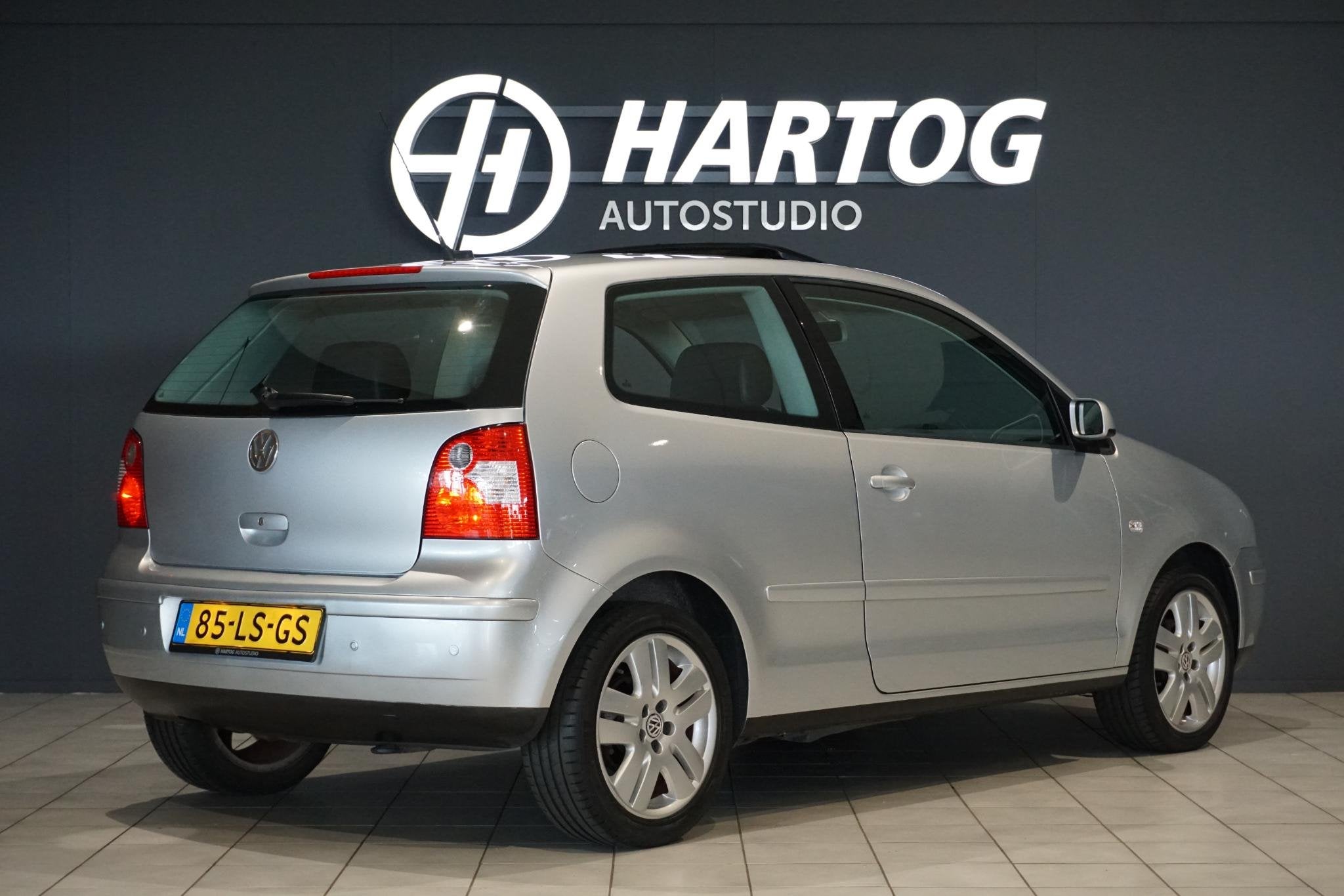 Volkswagen Polo 1.4-16V Highline Automaat + PANO / LEDER / C, Gebruikt, Zwart, 49 €/maand, Bedrijf