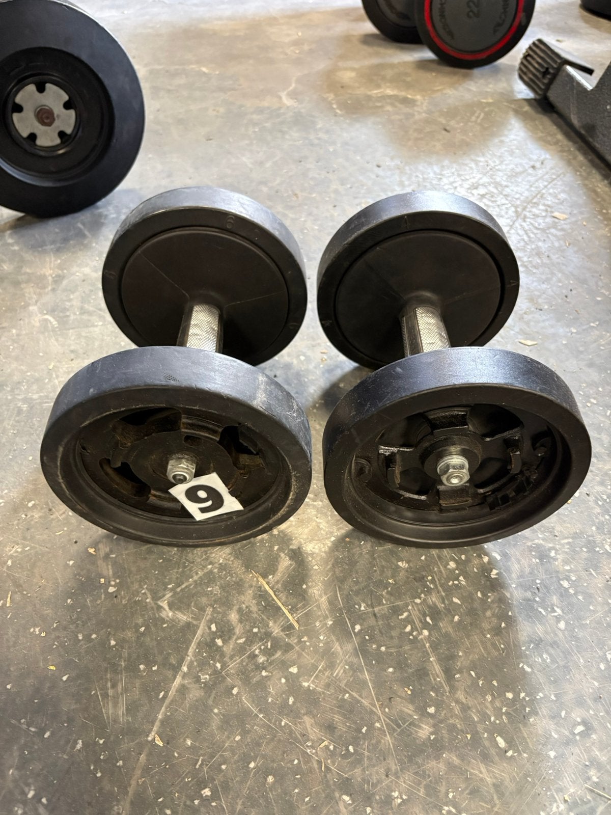 Technogym 1 x 4 en 1 x 6 kg dumbbells, 1 x 4 en 1 x 6 kg, Dumbbells, Ophalen of Verzenden, Gebruikt