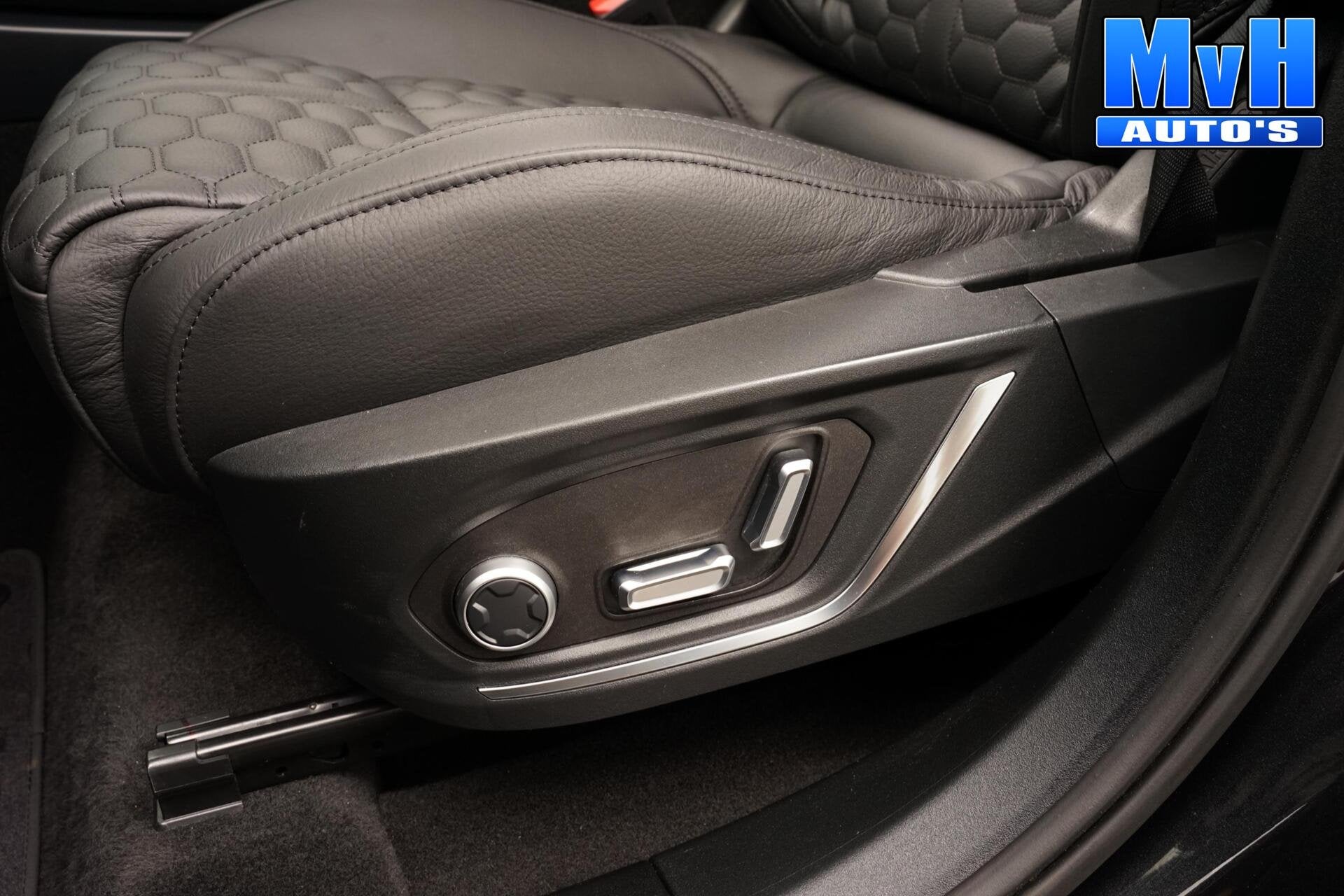 Lynk & Co 01 1.5 PHEV|FULL BLACK XL|LEER|NAP|PANO, Auto's, Dealer onderhouden, Met garantie (alle), Zwart, Bedrijf