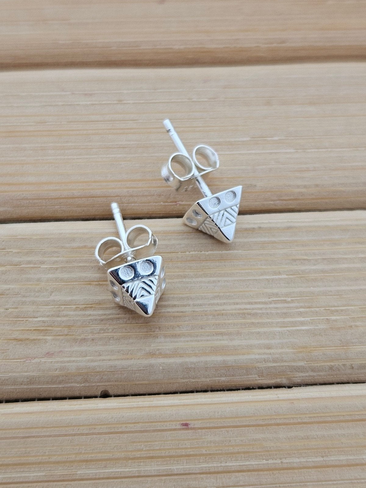Sterling zilveren piramide boho oorknopjes, Nieuw, Ophalen of Verzenden, Knopjes of Stekers, Zilver