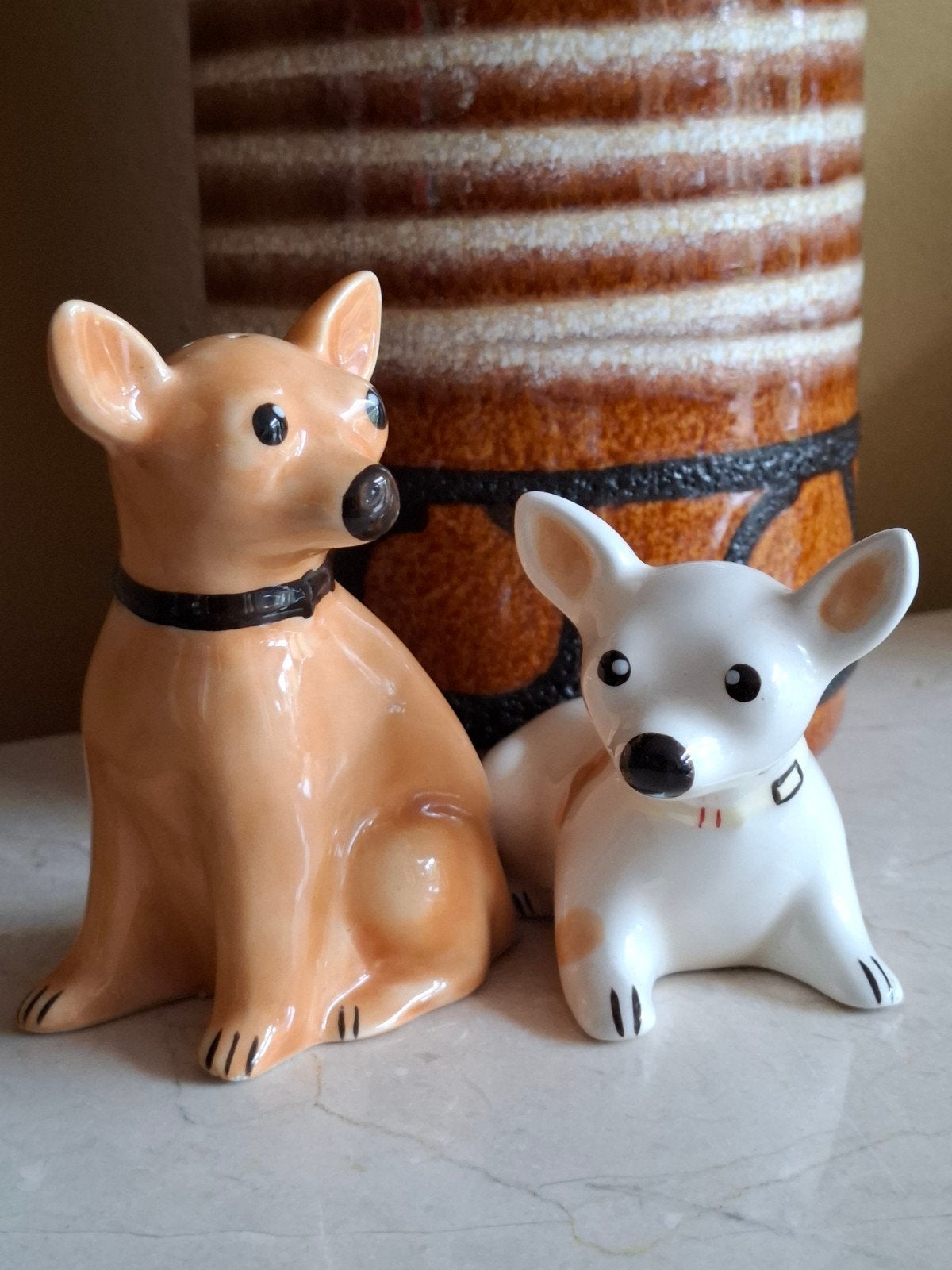 Peper en zoutstel porselein honden, Ophalen of Verzenden, Zo goed als nieuw, Hond of Kat, Beeldje of Figuurtje