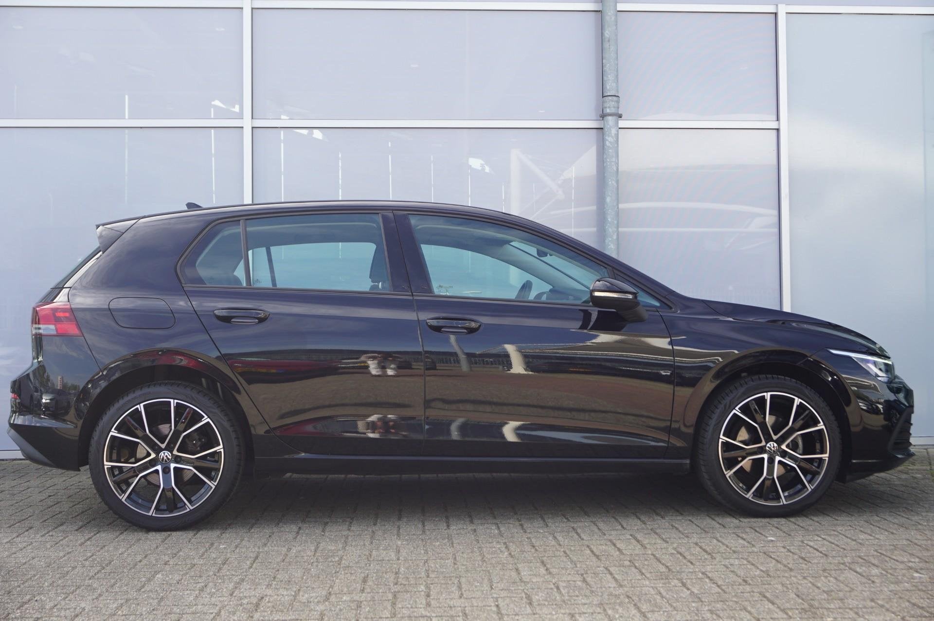 Volkswagen Golf 1.0 eTSI 110pk DSG Life | Apple Carplay & An, 12 maanden, Stof, Gebruikt, Zwart