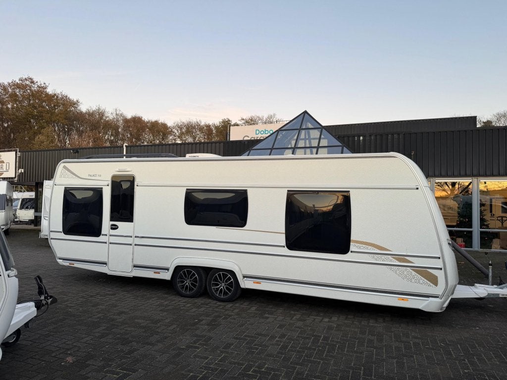 Fendt Palace 700 2022 | Queensbed | Airco, Caravans en Kamperen, 7 tot 8 meter, Bedrijf, Treinzit, Fendt