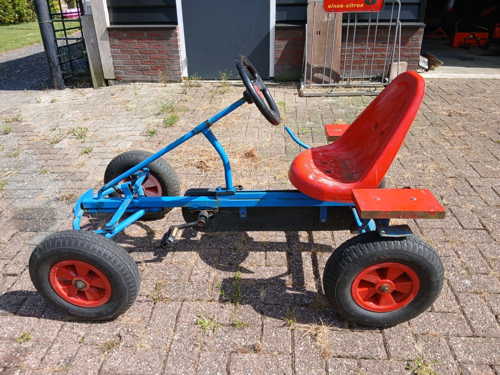 Leuke skelter met trekhaak en gesloten kettingkast, Ophalen, Gebruikt, Overige merken, Met kar of aanhanger