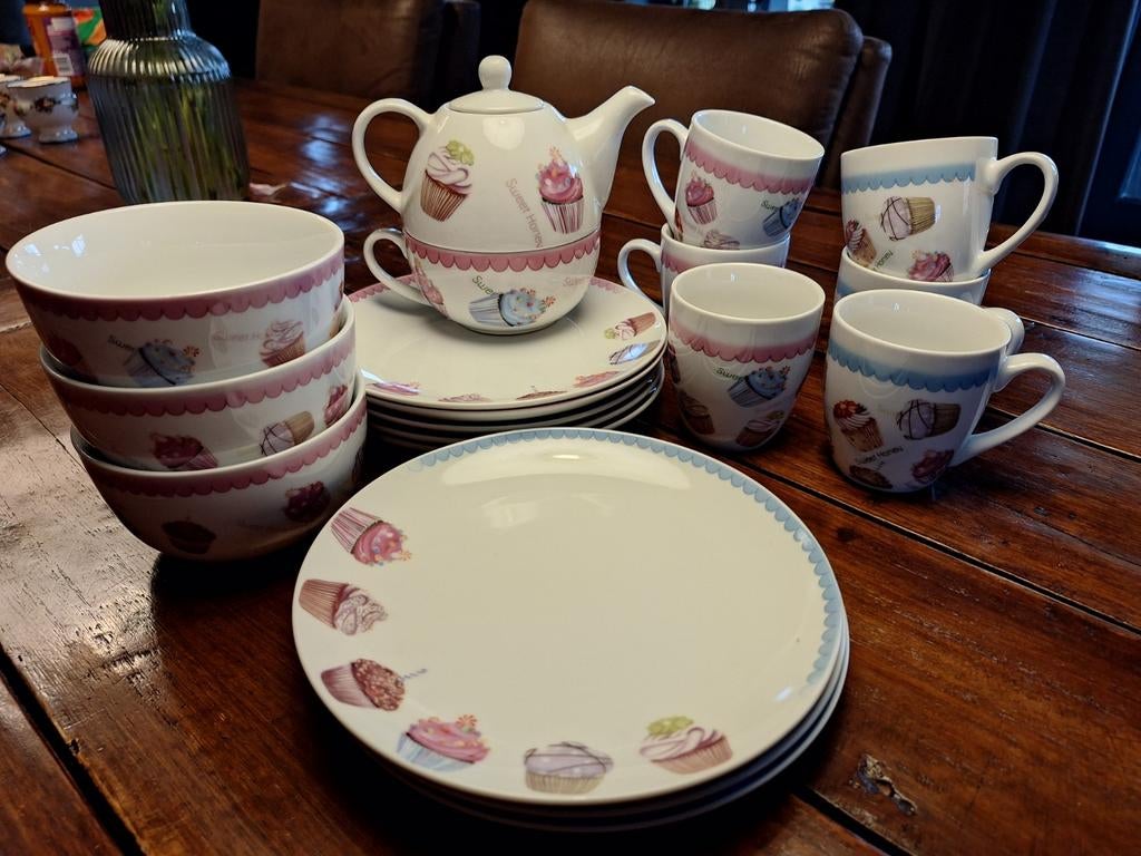 Servies met cupcake design - Zo goed als nieuw, Keramiek, Ophalen of Verzenden, Zo goed als nieuw, Overige stijlen