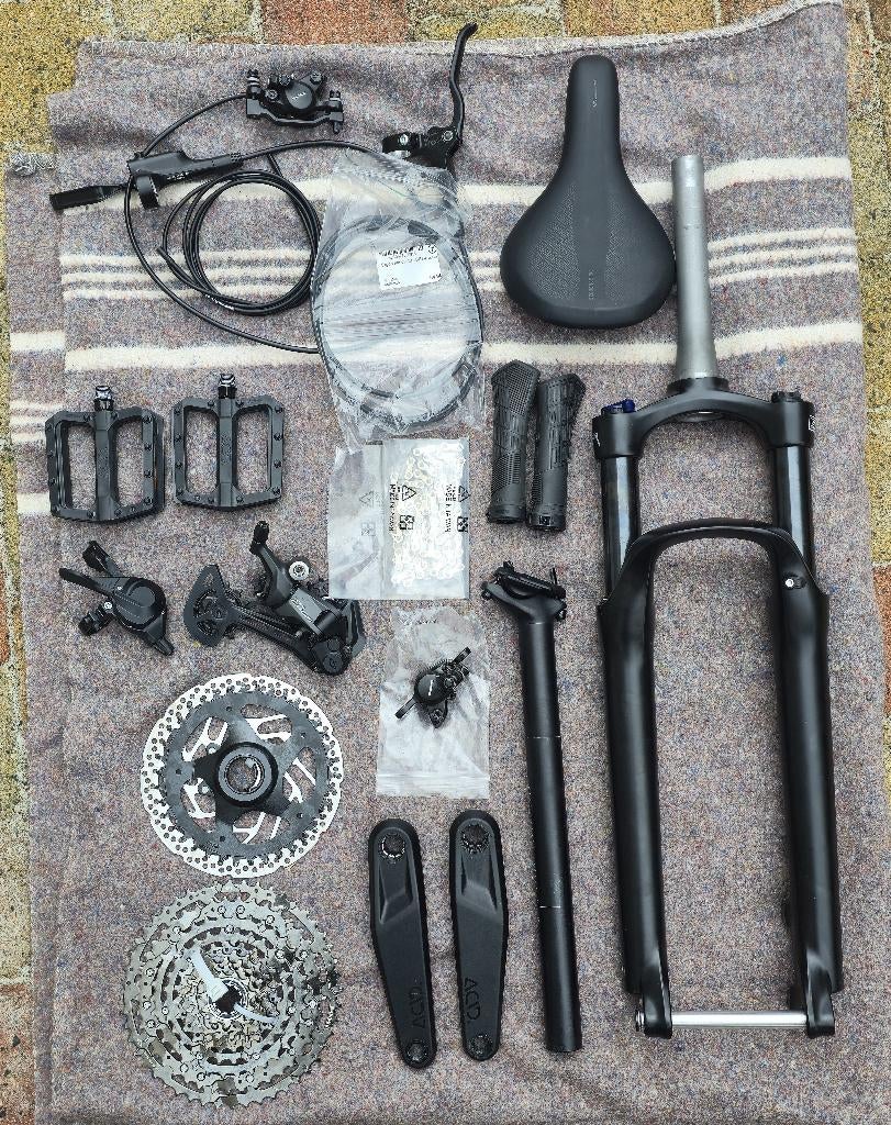 Shimano onderdelen e.a in 1 pakket. Gloednieuw !, Fietsen en Brommers, Fietsonderdelen, Ophalen, Nieuw, Mountainbike, Frame