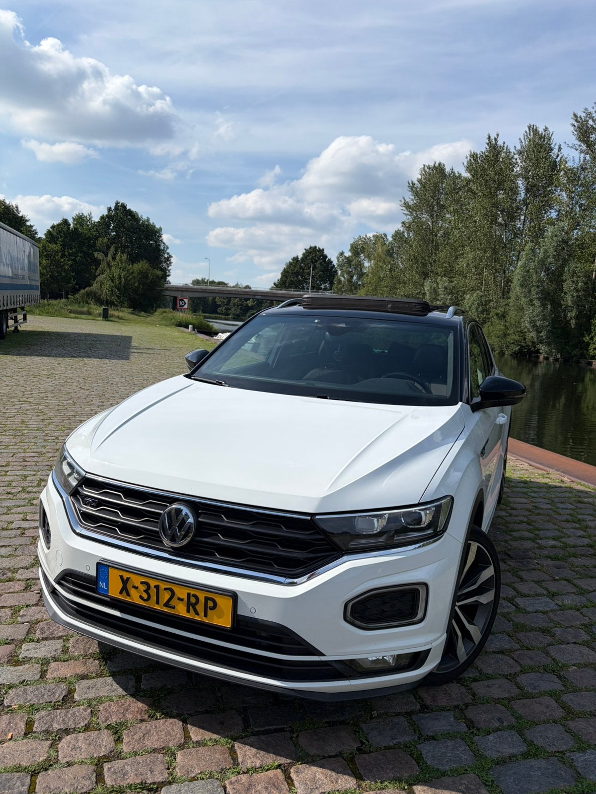 Volkswagen T-Roc 2.0 TSI 4MOTION SPORT BUSINESS R, Auto's, Volkswagen, Automaat, 1984 cc, Alcantara, Wit