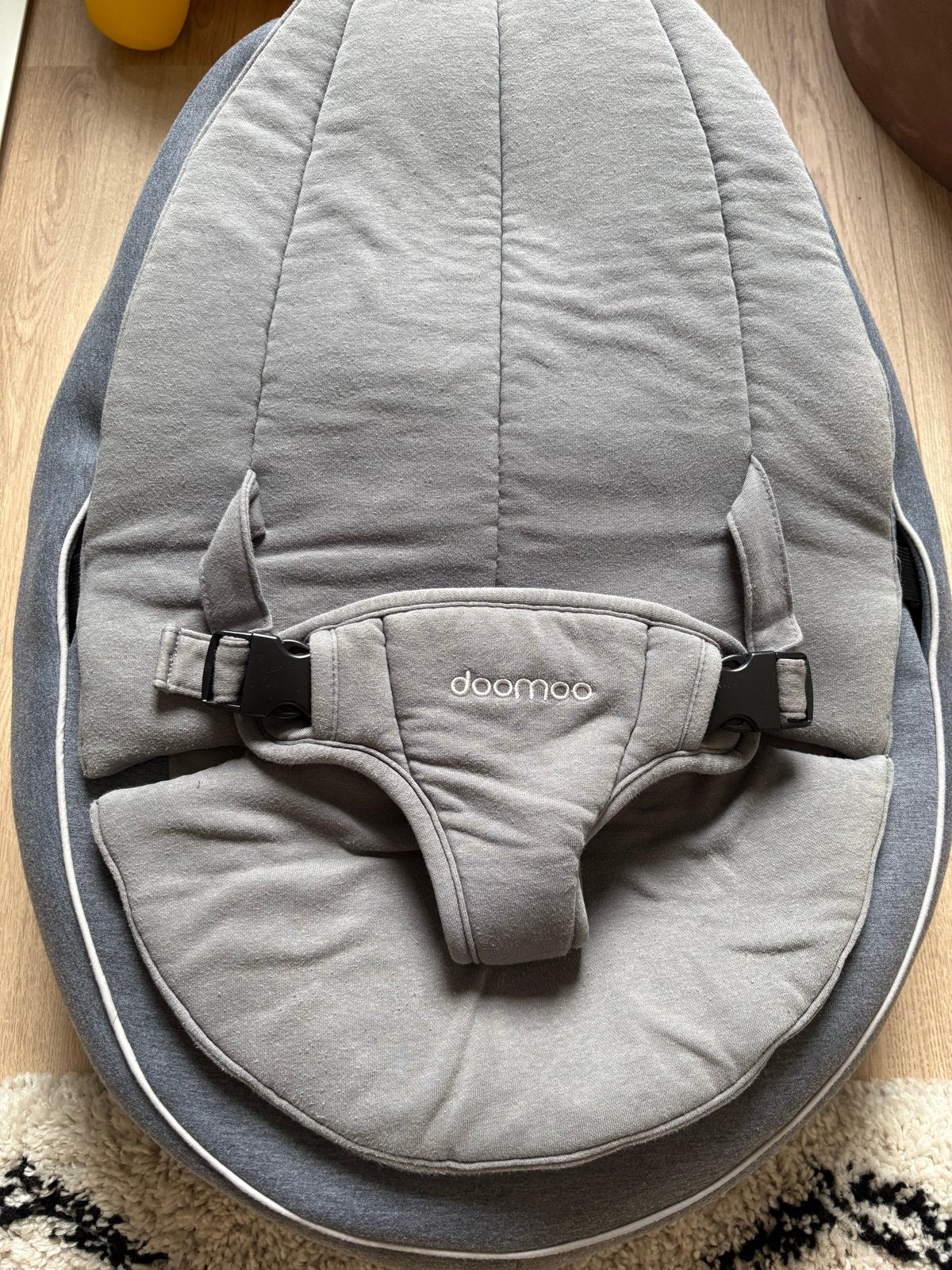 Doomoo Seat'n Swing - Grijs Baby Zitzak met Schommelfunctie, Ophalen, Zo goed als nieuw