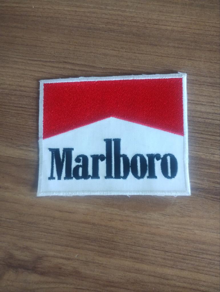 Marlboro Strijkpatch - Vintage Strijkpatch, Ophalen of Verzenden, Gebruikt, Overige applicaties