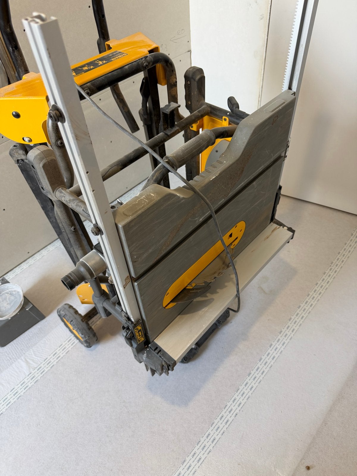DeWalt DWE74911-XJ Tafelzaag met onderstel, Ophalen, Gebruikt, Cirkelzaag, 70 mm of meer