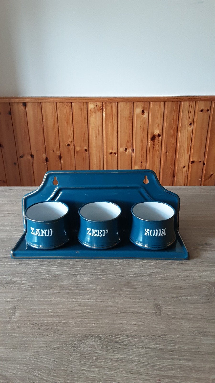 EMAILLE PETROLBLAUW ZAND ZEEP EN SODA MET REKJE VAN BK., Antiek en Kunst, Antiek | Emaille, Ophalen of Verzenden