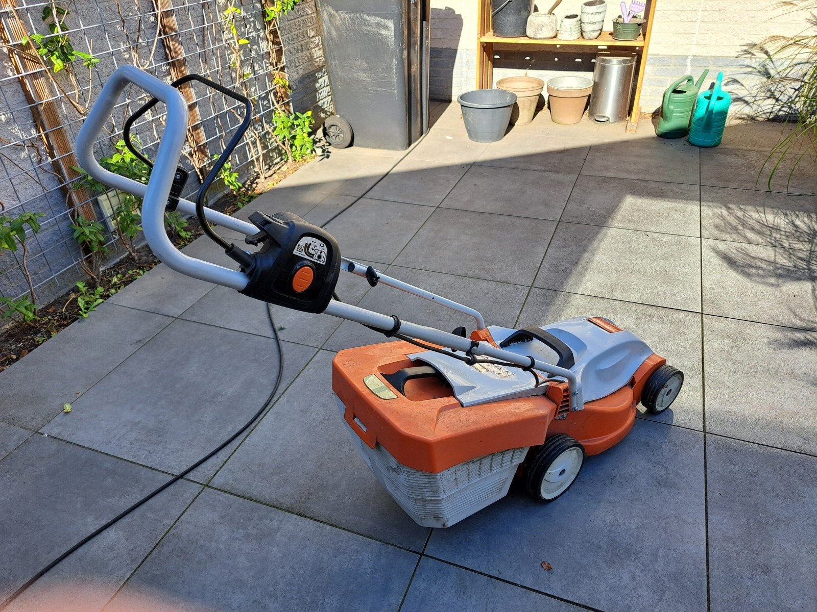 Stihl RME 235 elektrische grasmaaier met opvangbak, Tuin en Terras, Cirkelmaaier, Stihl, Gebruikt, Elektrische grasmaaier
