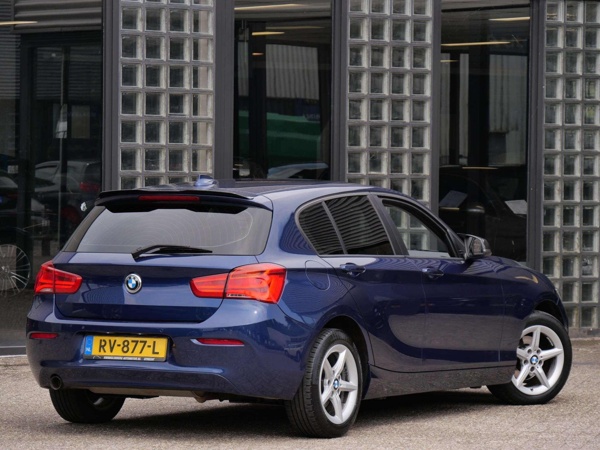 BMW 1-SERIE 118i HIGH EXECUTIVE/ LEER/ PDC V+A, Gebruikt, Blauw, Bedrijf, 650 kg