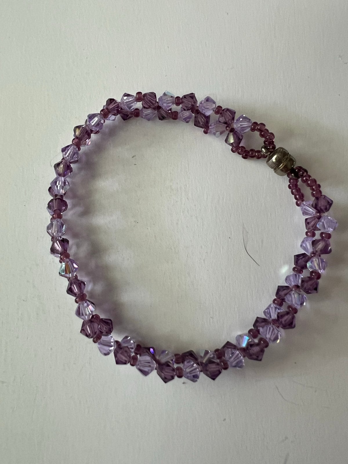 Prachtige paarse kristallen armband met magneetsluiting, Met kristal, Overige materialen, Paars, Ophalen of Verzenden