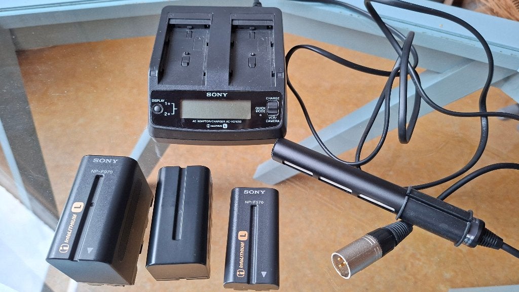 Foto 5 van Sony HVR-Z7E HDV videocamera + Carl Zeiss lens + 3 accu’s