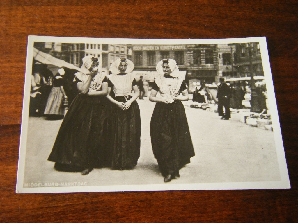 R41 - Middelburg - Marktdag - Klederdracht - Mooi/Oud, Ophalen of Verzenden, 1940 tot 1960, Zeeland