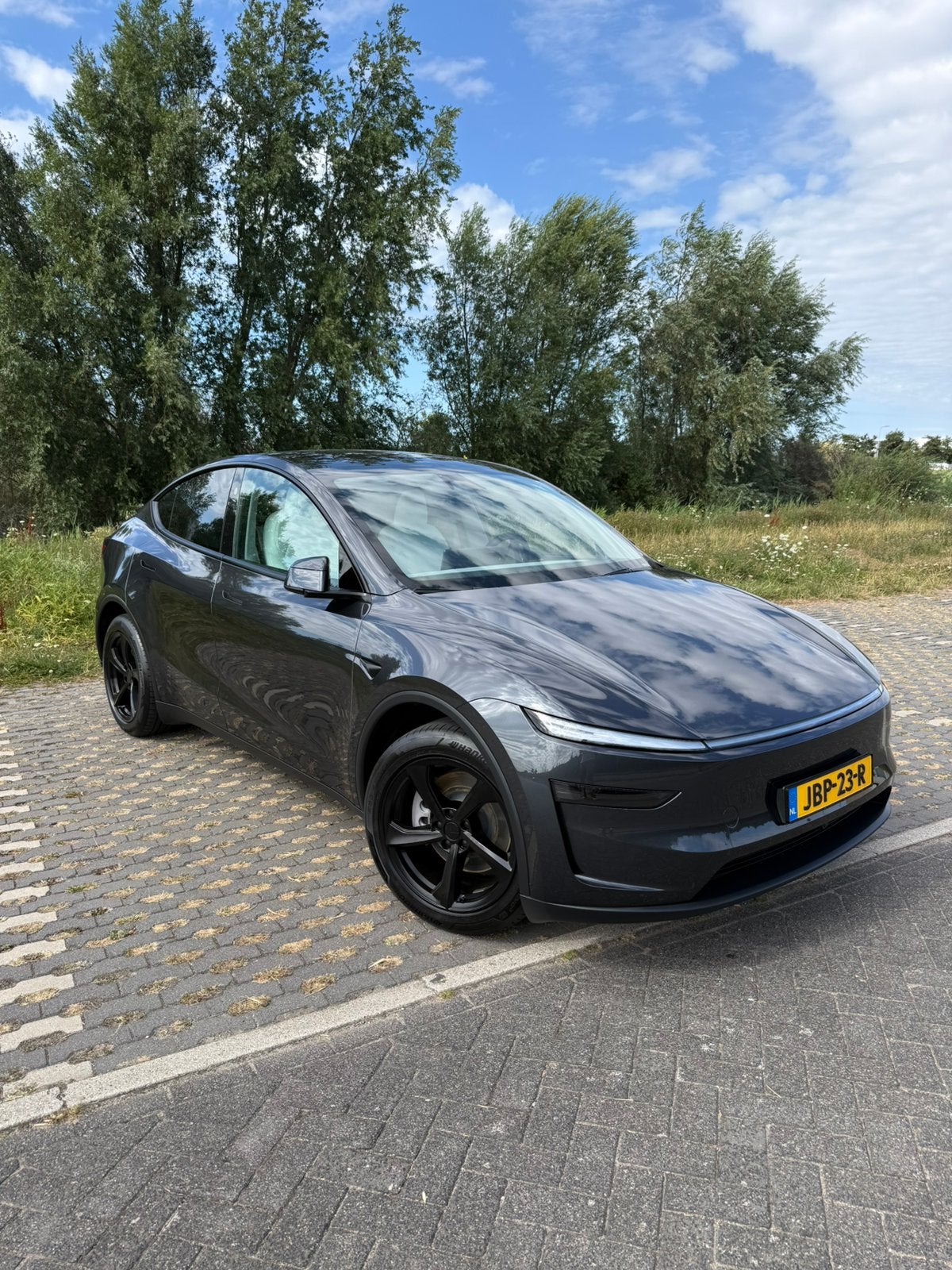 Tesla MY STEALTH GREY | WIT INT.| BTW | 2025-BIJ. | 7.600 KM, Auto's, Automaat, Achterwielaandrijving, 24 min, Origineel Nederlands