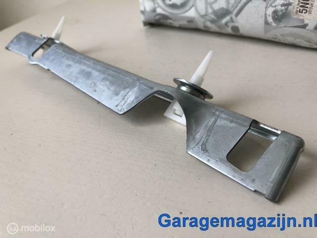 Dakrail bevestiging linksvoor VW Tiguan 5N0860197C, Gebruikt, Volkswagen, Ophalen of Verzenden, Volkswagen