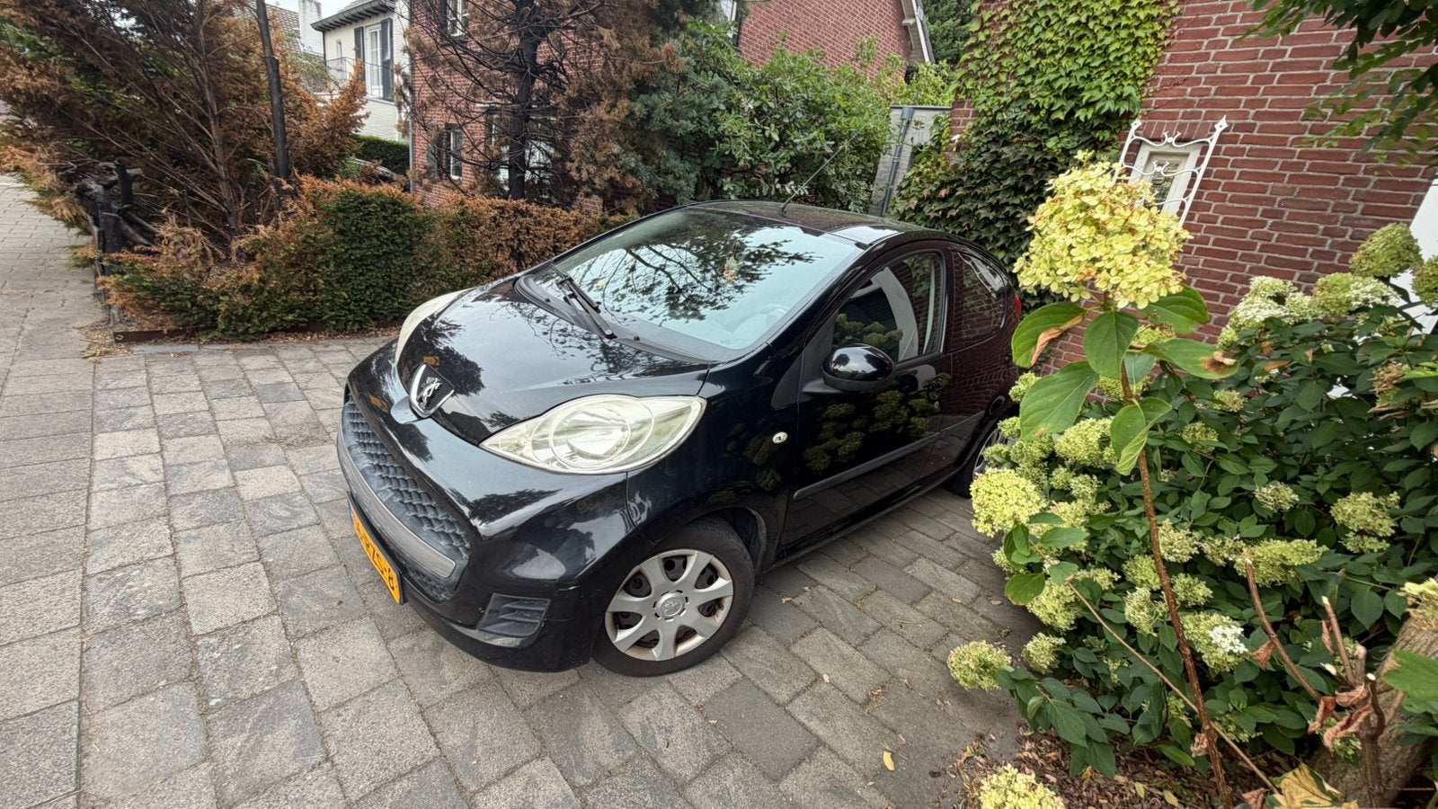 Unieke Peugeot 107  Zwart (5-drs) 1e eig. Airco - APK aug 27, Auto's, Stof, Zwart, 4 stoelen, Origineel Nederlands
