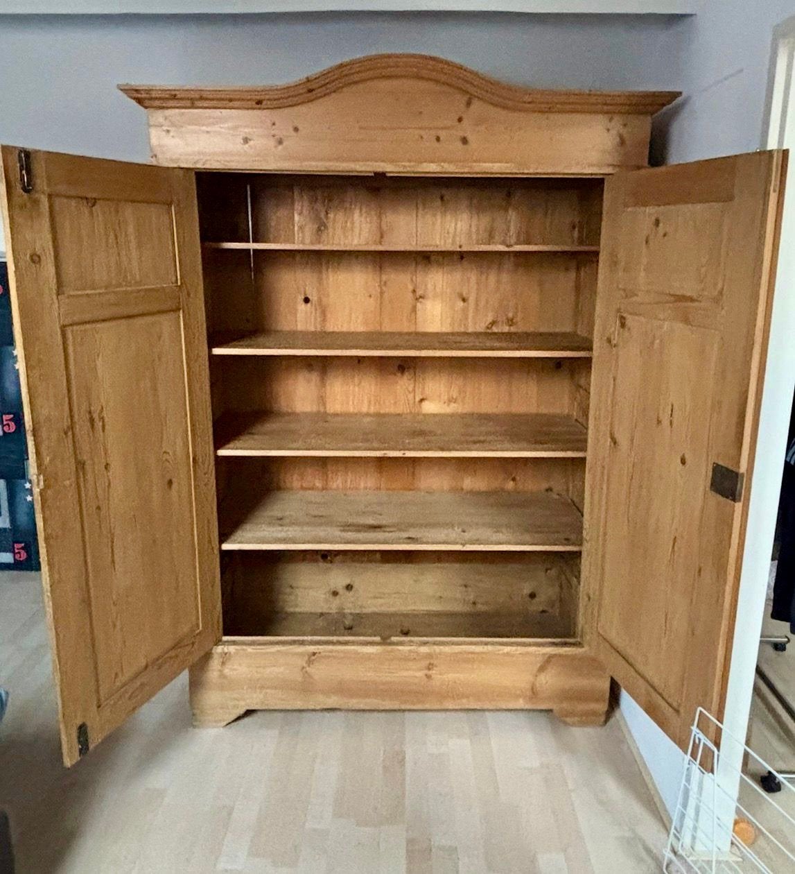 Antiek houten kast., Ophalen