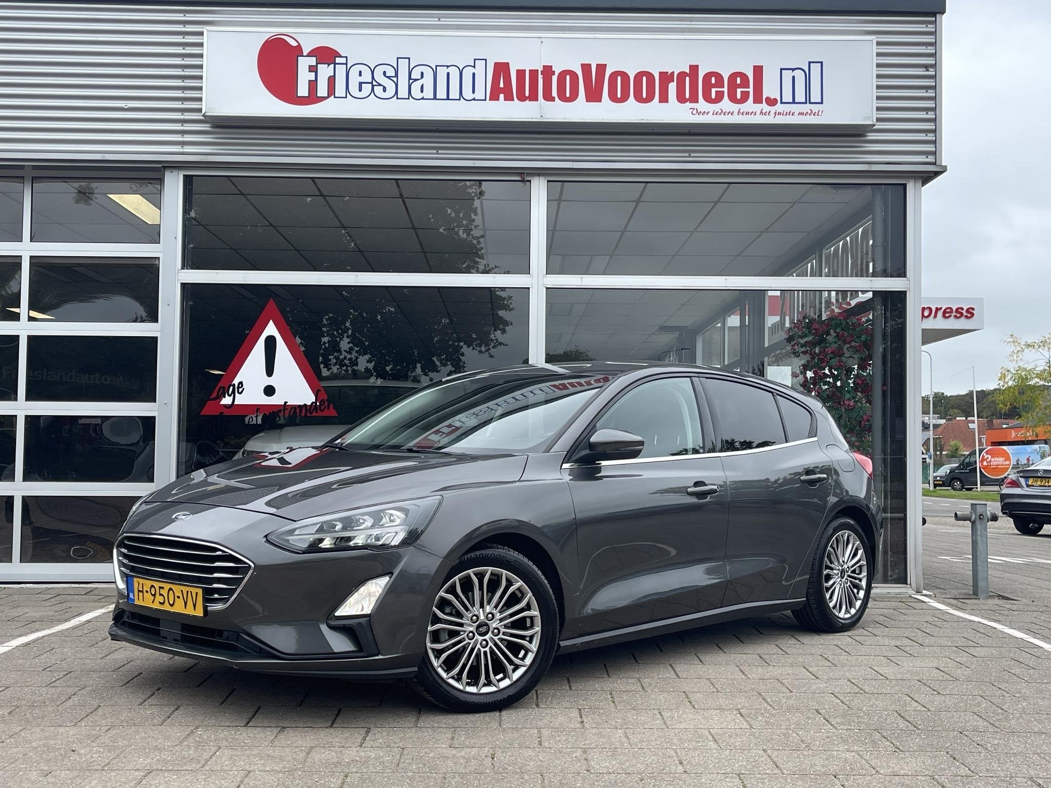 Ford Focus 1.0 EcoBoost Titanium Business /Cruise/Clima/Trek, Gebruikt, Euro 6, Met garantie (alle), Origineel Nederlands