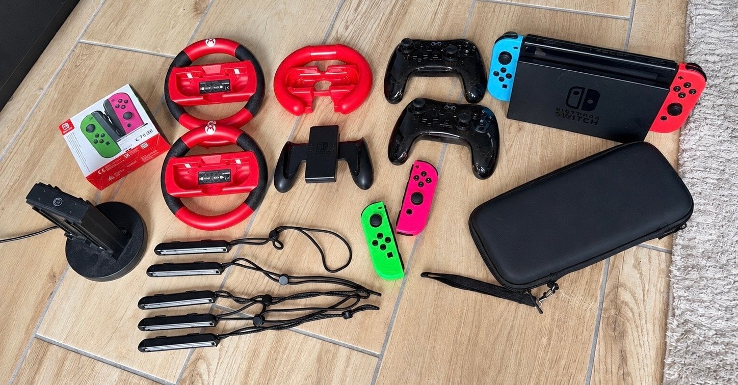 Nintendo Switch complete set + 4 games + veel accessoires, Met games, Ophalen of Verzenden, Zo goed als nieuw, Switch Original
