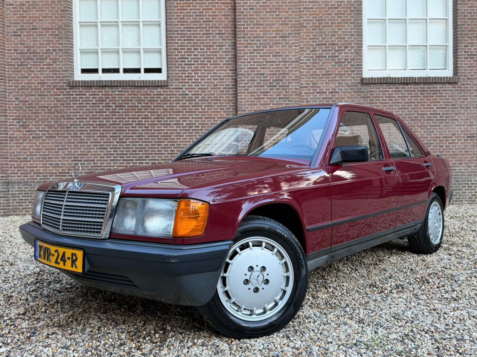 Mercedes Benz 190e *BELASTINGVRIJ* 78.000KM!!! 1984 W201, Auto's, Stof, Beige, 122 pk, Handgeschakeld