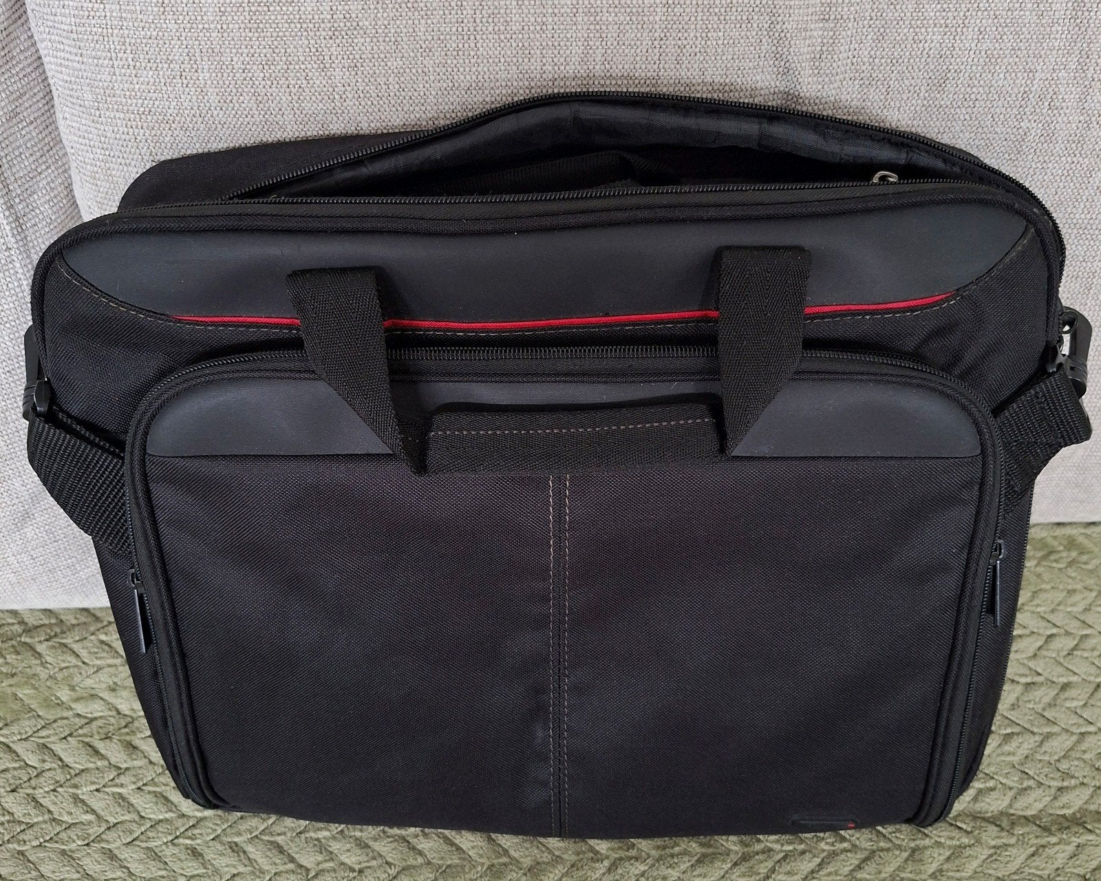 Zwarte laptoptas met meerdere vakken en schouderband, Computers en Software, Laptoptassen, Gevoerd laptopvak, 15 inch, Aktetas