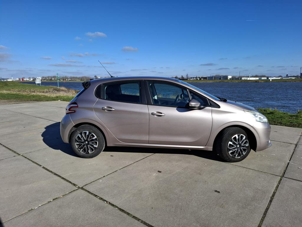 Peugeot 208 1.2 VTi 82PK 5D (102g) 2012, Auto's, Peugeot, Particulier, Airconditioning, Bluetooth, Centrale vergrendeling, Cruise Control