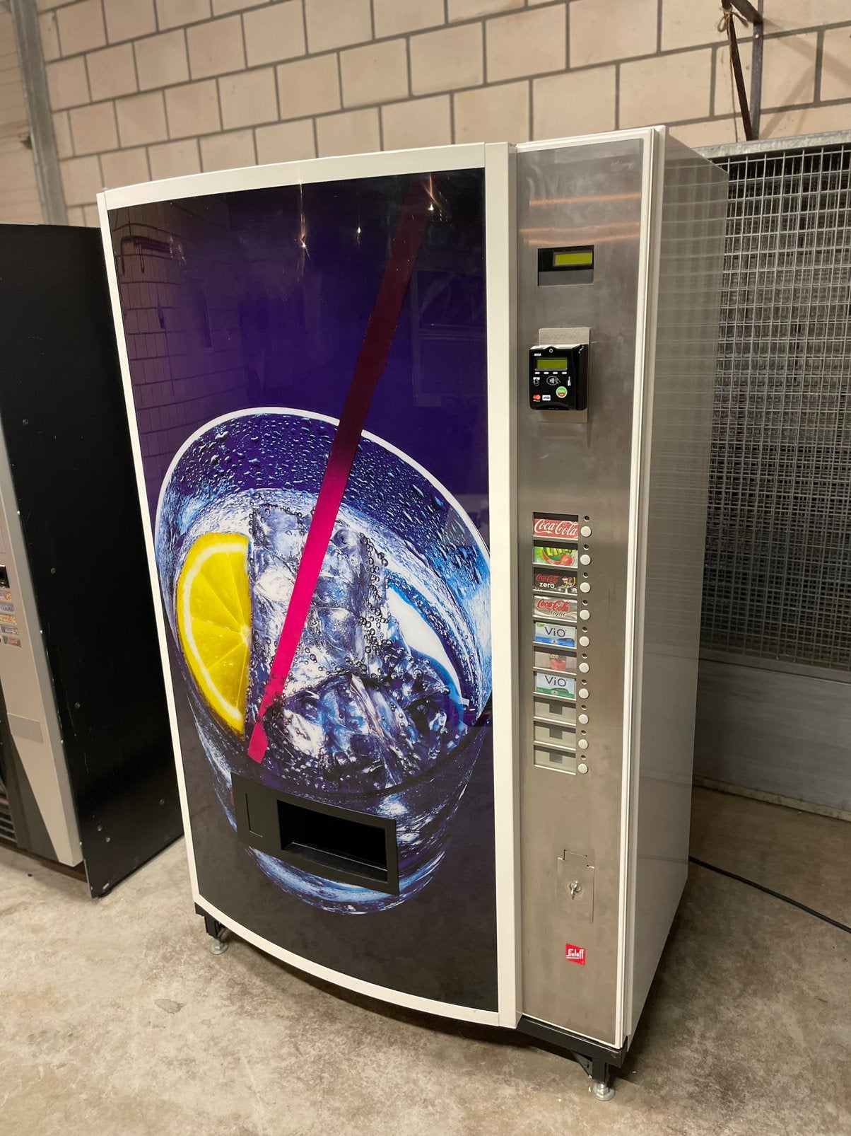 Vending machine, Ophalen, Zo goed als nieuw