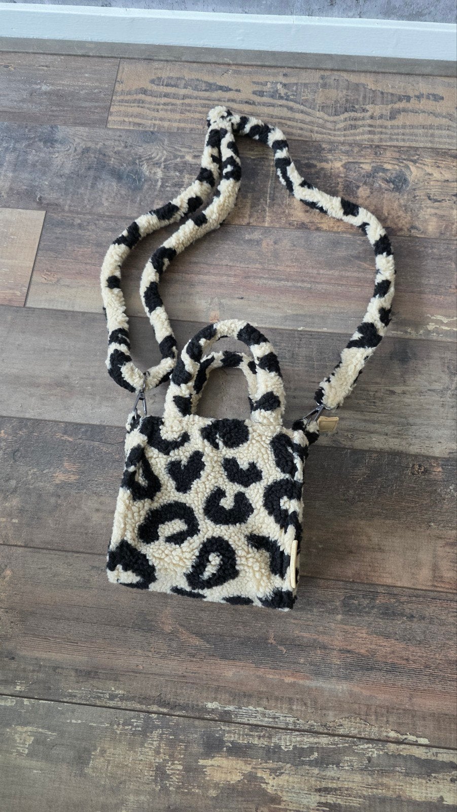 Beagles Fluffy Teddy Schoudertasje Mini Navarra Leopard Beig, Sieraden, Tassen en Uiterlijk, Ophalen of Verzenden, Zo goed als nieuw
