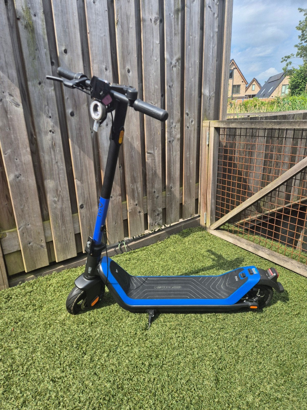​NIU KQi3 Sport (Blauw) voor ONDERDELEN of KLUSSER, Fietsen en Brommers, Steps, Ophalen, Gebruikt, Elektrische step (E-scooter)