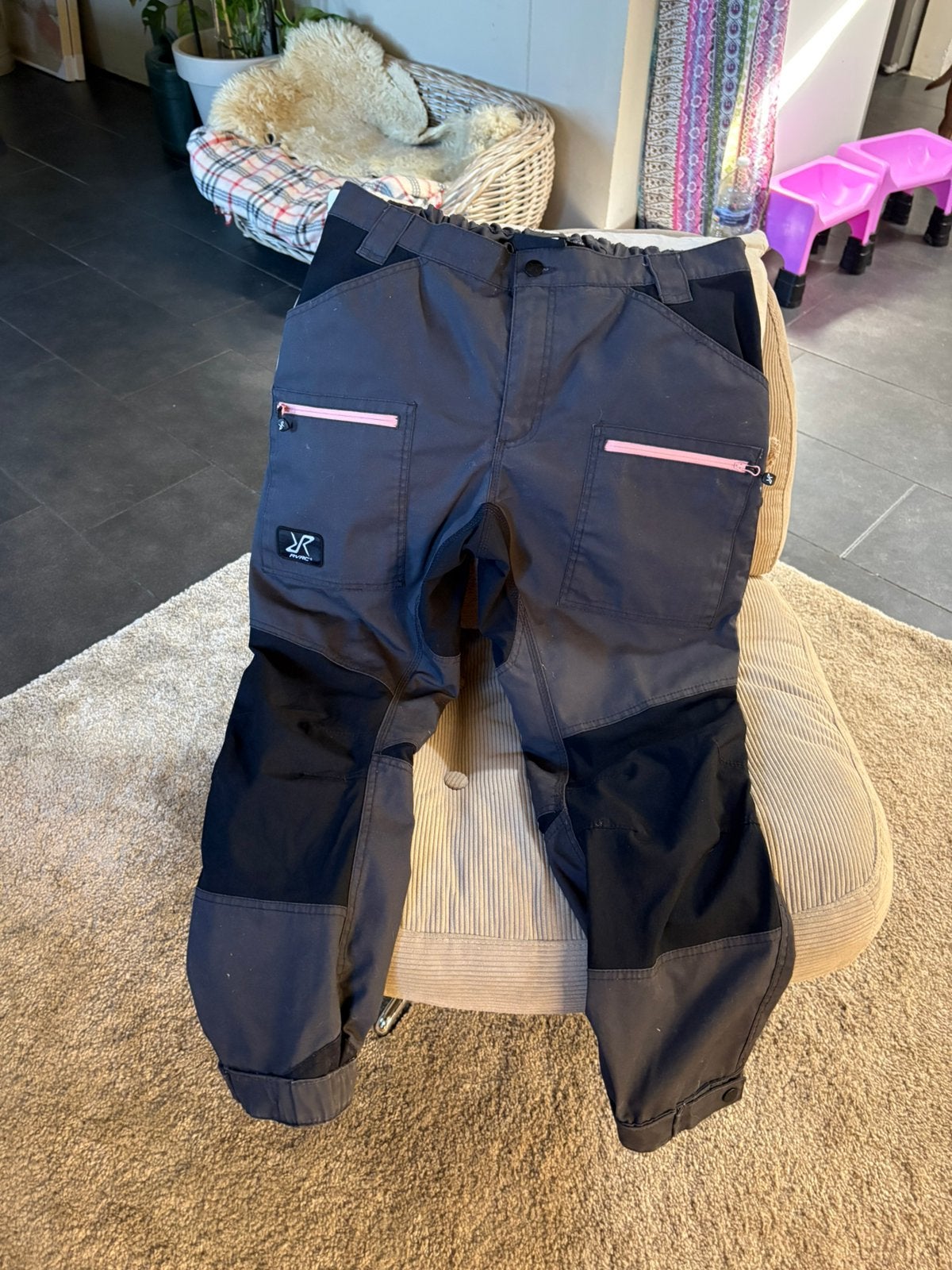 Revolutionary Race XXL past 42/44 donkergrijs met roze, Ophalen of Verzenden, Zo goed als nieuw, Kleding