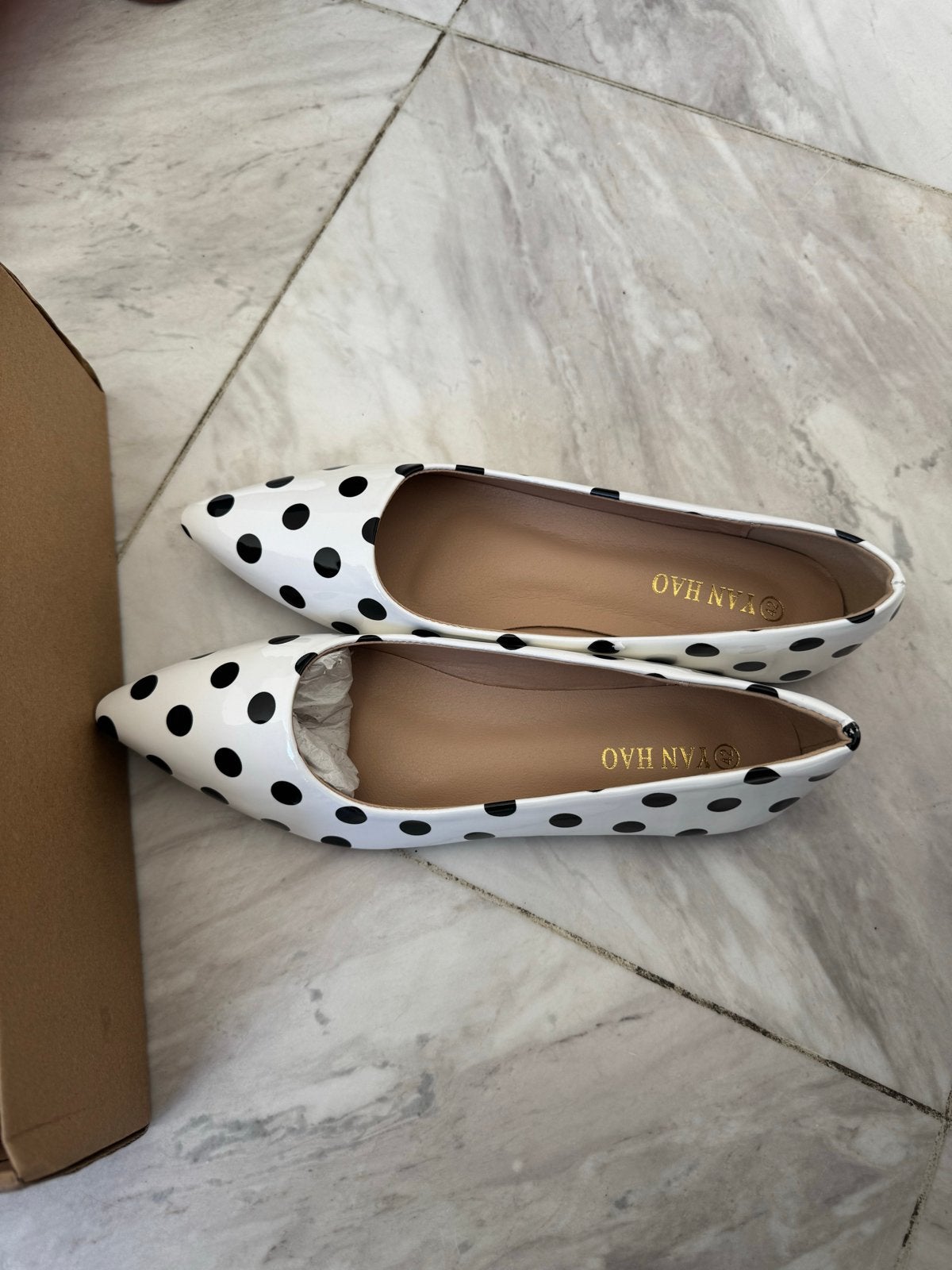 Witte ballerina's met zwarte stippen mt 42, Kleding | Dames, Schoenen, Ophalen of Verzenden, Nieuw, Wit, Ballerina's
