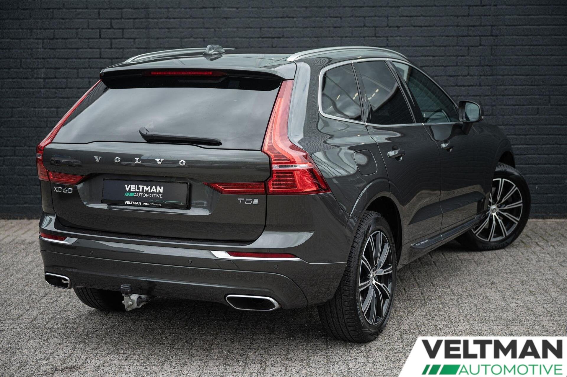 Volvo XC60 2.0 T5 R-Design PANORAMADAK MEMORY TREKHAAK HARMA, Auto's, Gebruikt, Euro 6, 1969 cc, 14 km/l