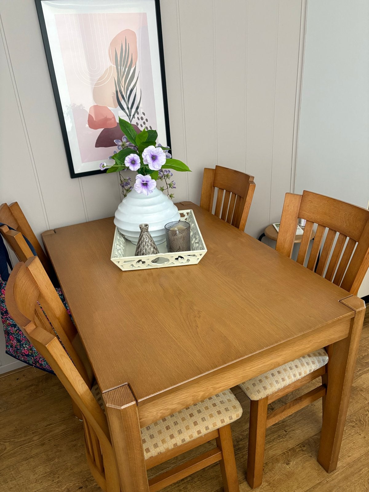Blank houten eethoek met stoffen stoelen, Ophalen, 100 tot 150 cm, 50 tot 100 cm, Zo goed als nieuw