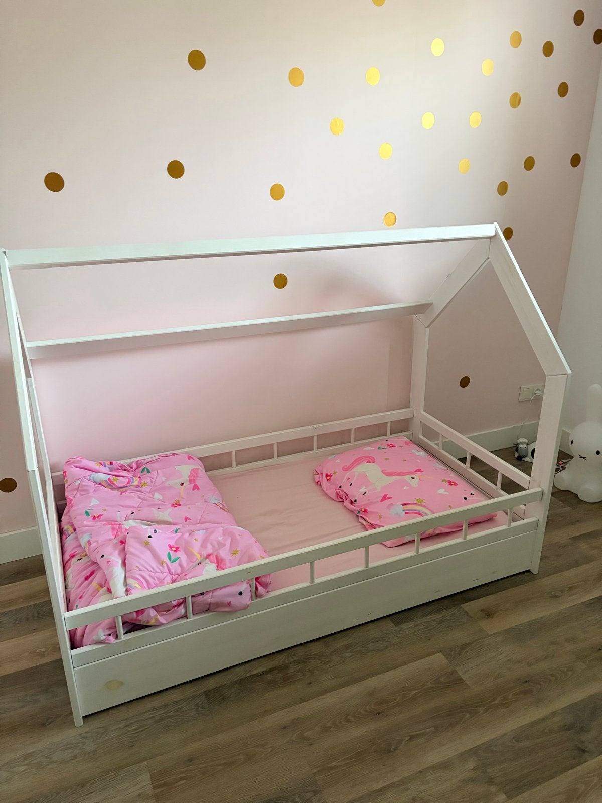 Kinderbed huisje wit met matras en lattenbodem - peuterbed, Kinderen en Baby's, Ophalen, Gebruikt, 70 tot 85 cm, Lattenbodem