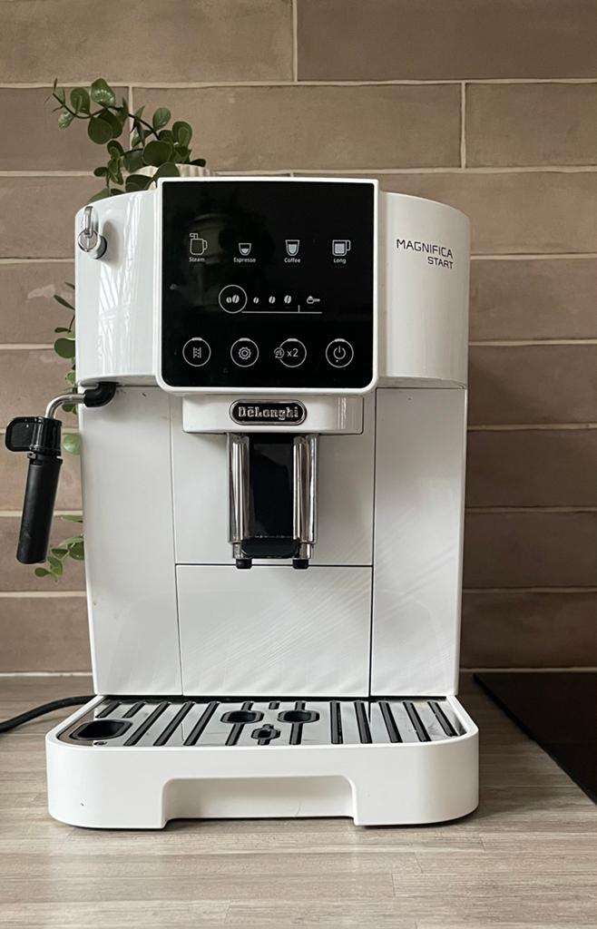 Zo goed als nieuw ,prachtige koffiemachine van De Longhi, Koffiemachine, Zo goed als nieuw, Gemalen koffie, Ophalen