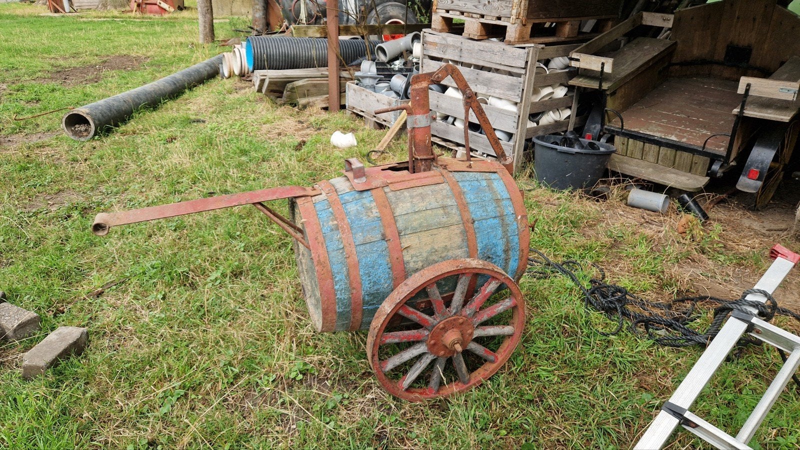 Ouderwetse Watertank op Wielen - Decoratief, Ophalen