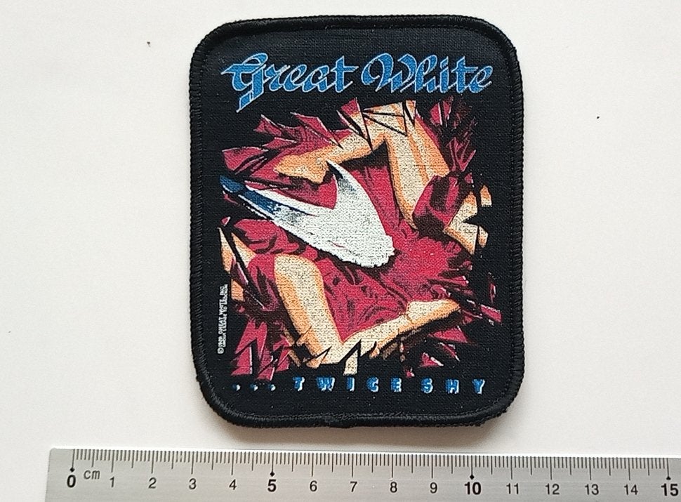 GREAT WHITE ONCE BITTEN..TWICE SHY VINTAGE 1989 PATCH G41, Verzamelen, Muziek, Artiesten en Beroemdheden, Ophalen of Verzenden