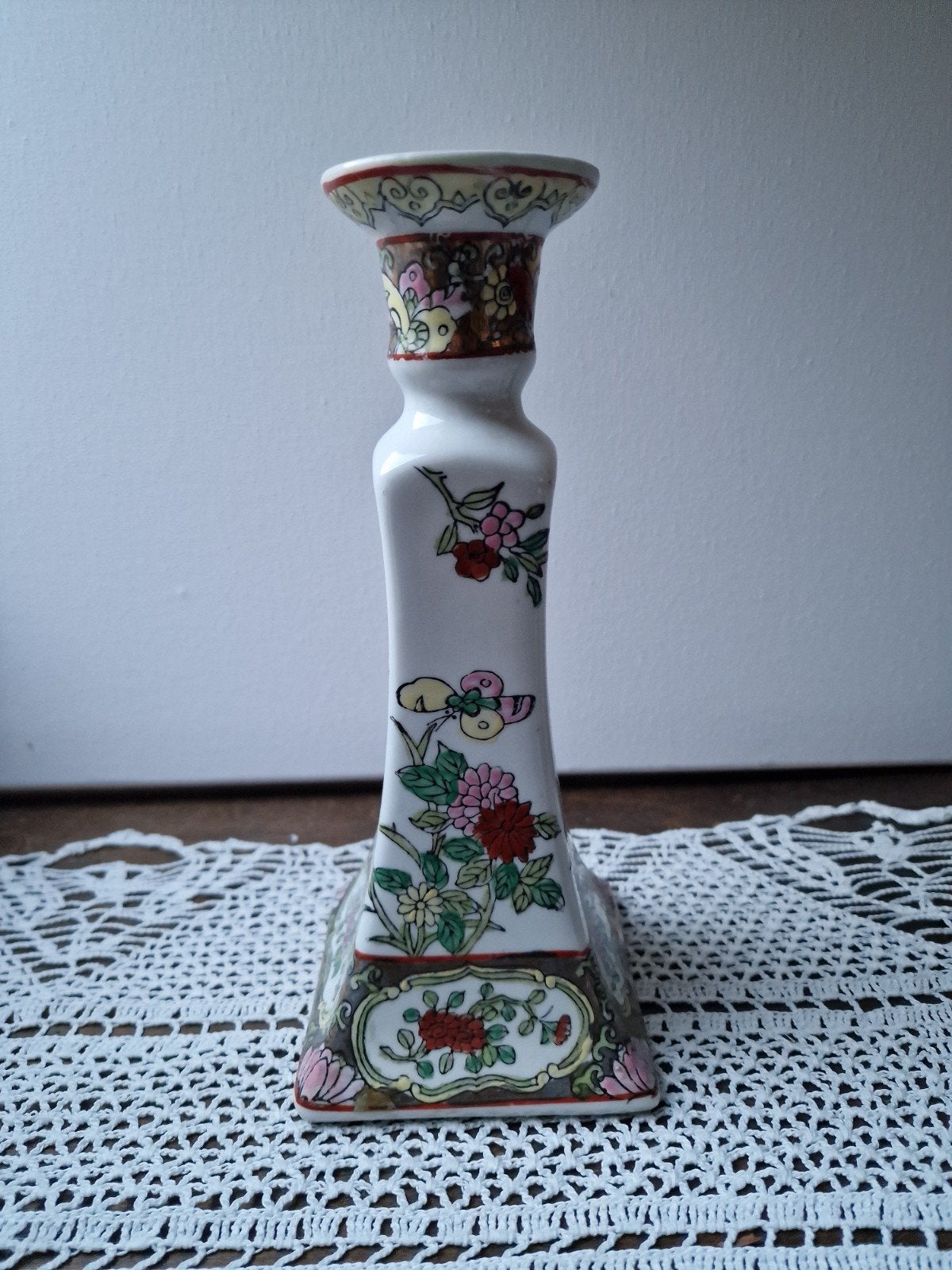 Kleurrijke porseleinen kandelaar, Ophalen of Verzenden
