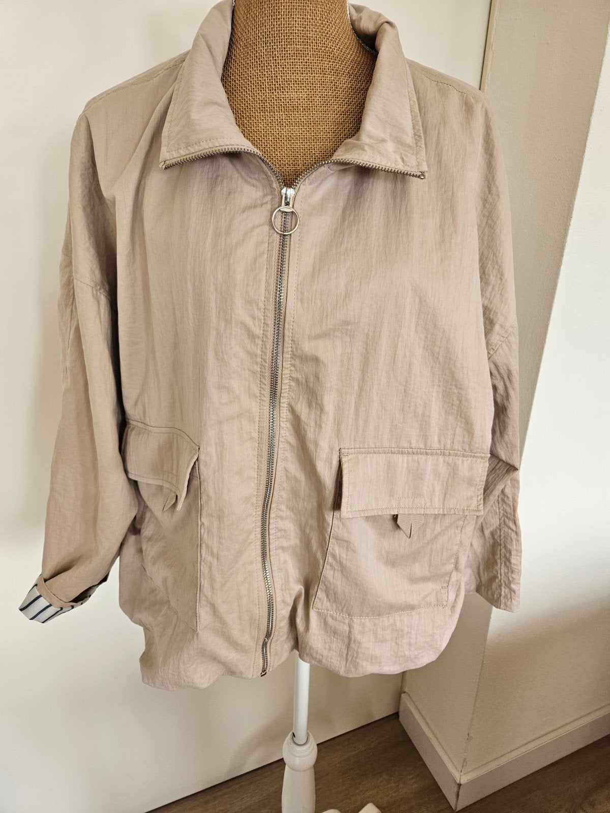 Page One Beige Jasje Maat 46 met Gestreepte Voering, Kleding | Dames, Beige, Maat 46/48 (XL) of groter, Ophalen of Verzenden, Zo goed als nieuw