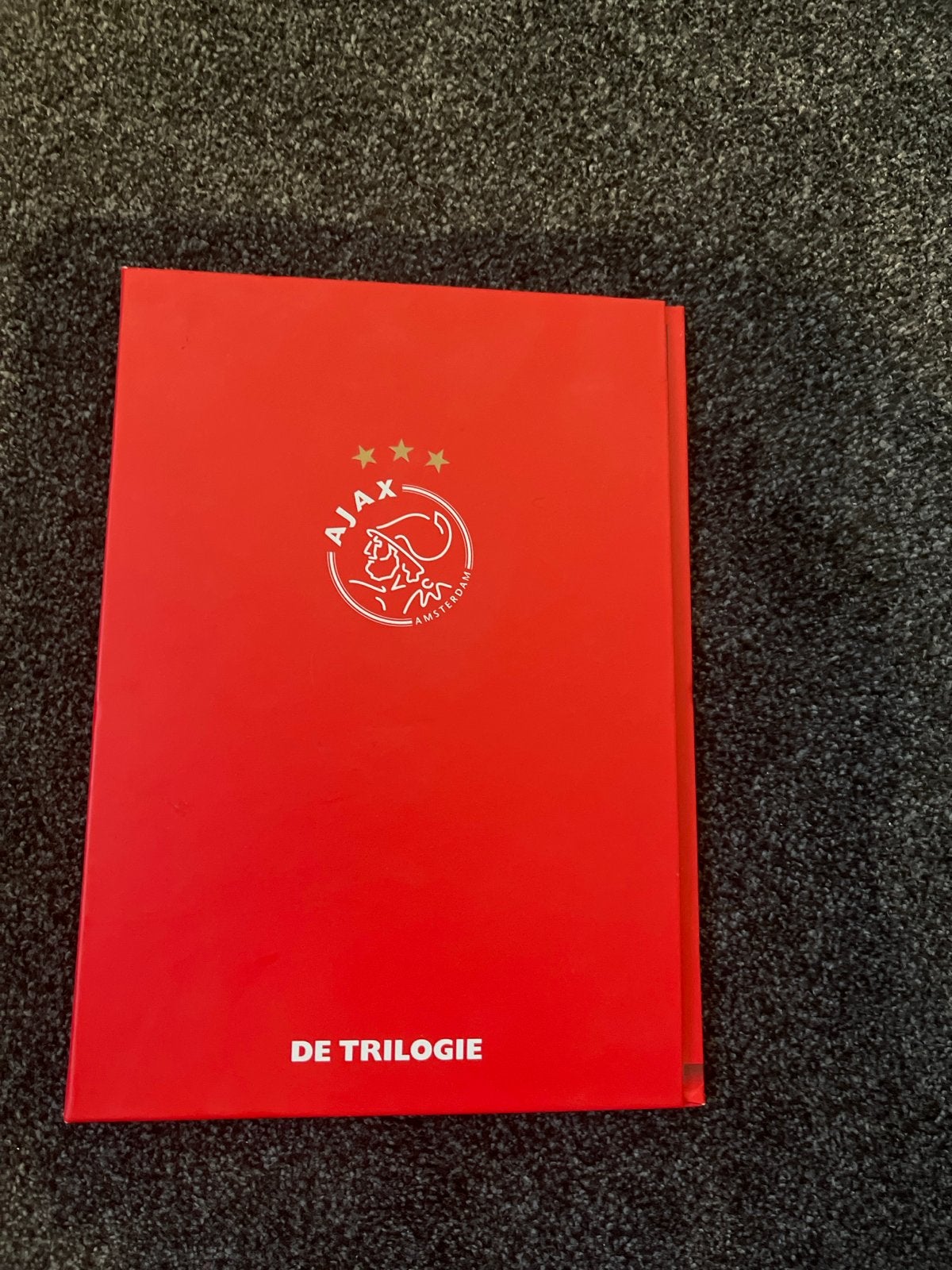 Ajax DVD De Trilogie: 3 Kampioenschappen op Rij, Cd's en Dvd's, Dvd's | Sport en Fitness, Bonusmateriaal, Voetbal, Zo goed als nieuw