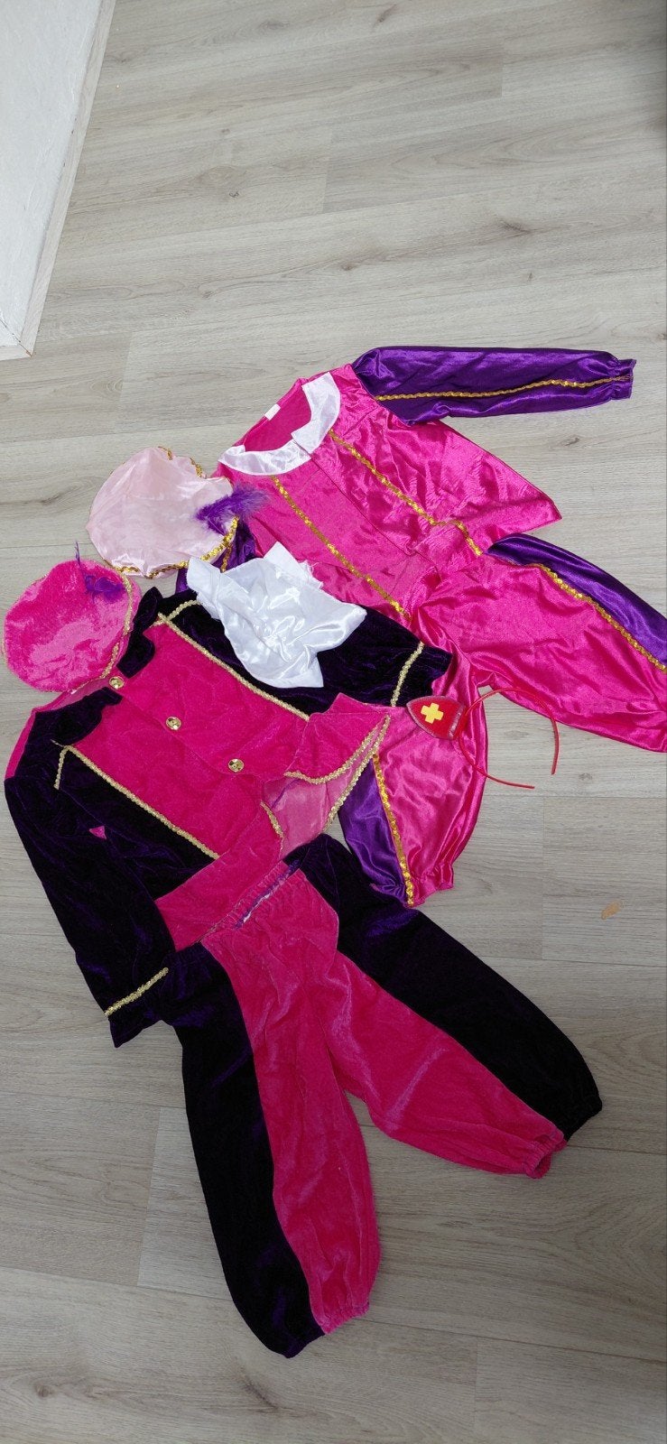 Sinterklaas Pietenpakken - Roze en Paars, Ophalen