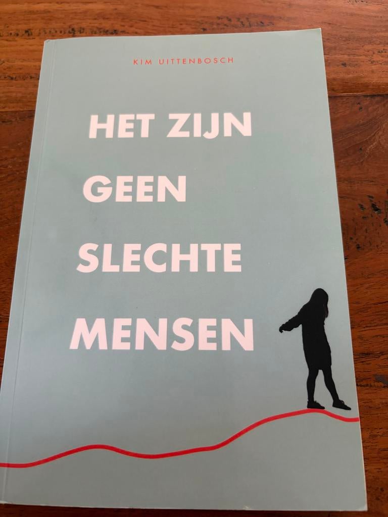 Het Zijn Geen Slechte Mensen - Kim Uittenbosch, Boeken, Ophalen of Verzenden, Gelezen, Nederland