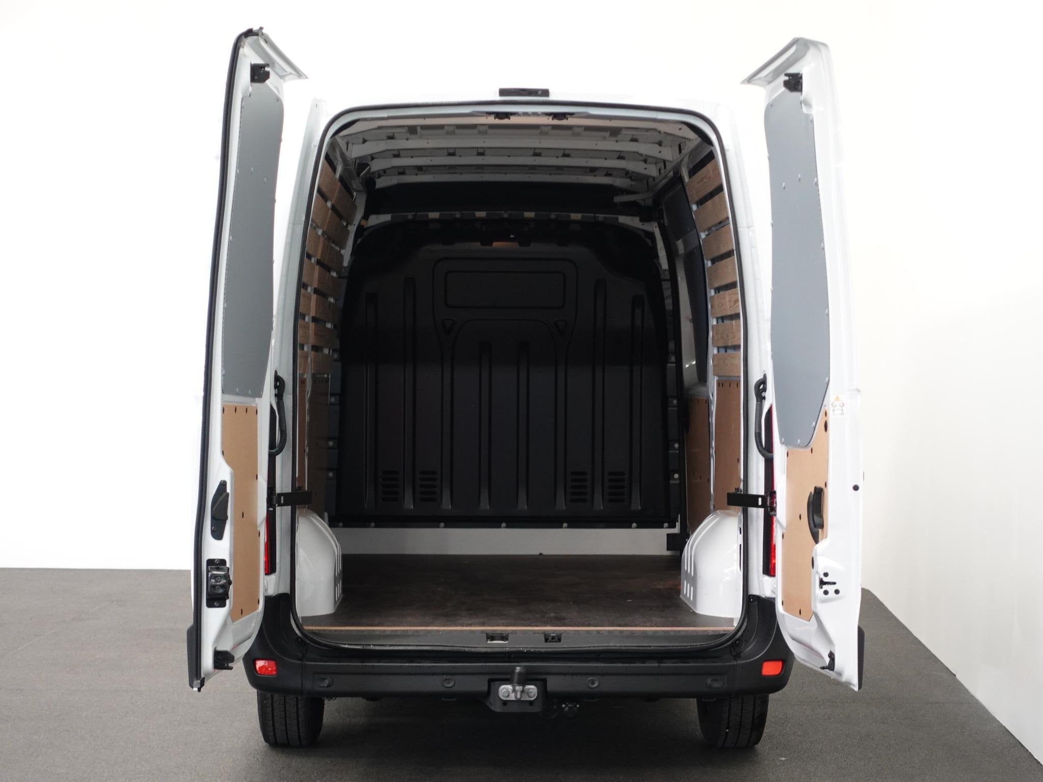Renault Master T33 2.3 dCi 135 L2H2 BPM VRIJ ! Trekhaak Navi, Voorwielaandrijving, Gebruikt, 4 cilinders, Renault